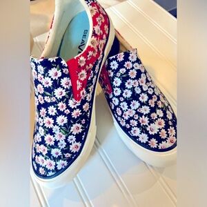 Seavees daisy slip ons size 6.5